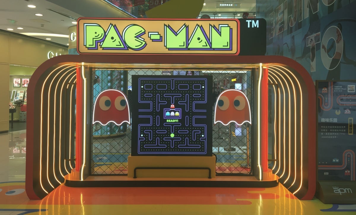 pac-man-game-booth